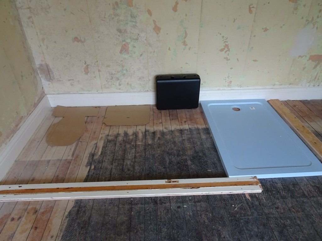 The ensuite......use your imagination!